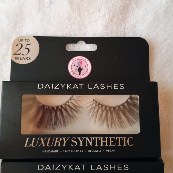 Luxury Synthetic Lashes - Black - Picture 2 of 3